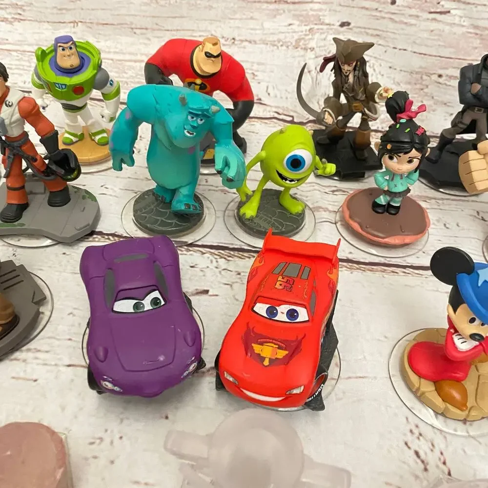 DISNEY INFINITY Large Lot 28 Pieces Figures Power Discs Star Wars Pixar